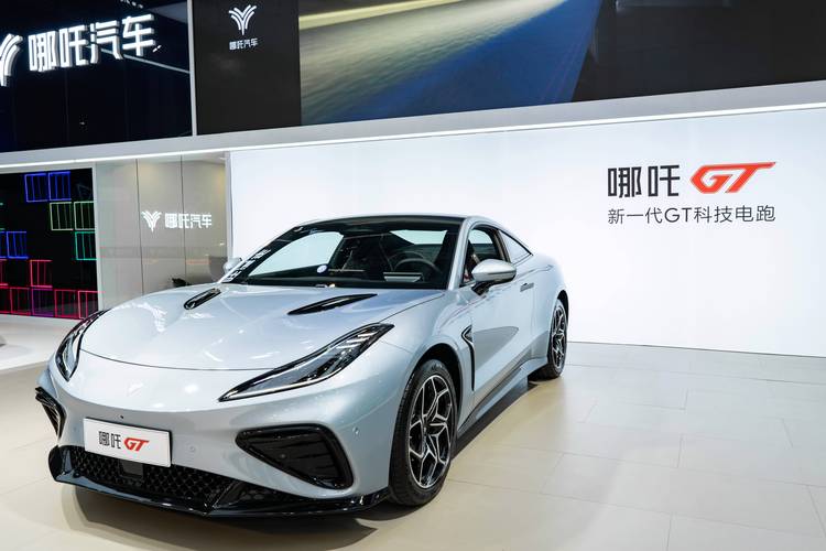 广州314哪吒汽车在智能汽车领域的表现，领途汽车在新能源汽车市场中的影响力